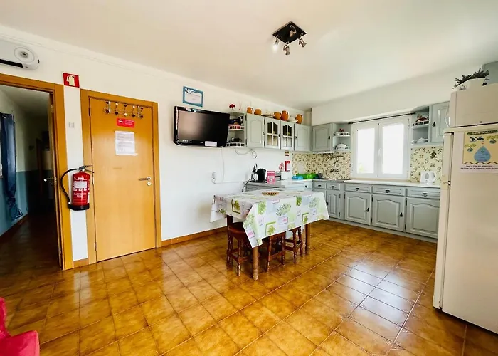 Belavista & Pool בית הארחה