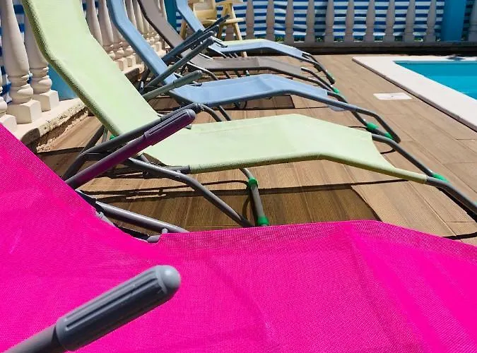 ゲストハウス Belavista & Pool 4*