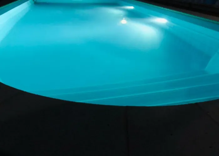 ゲストハウス Belavista & Pool