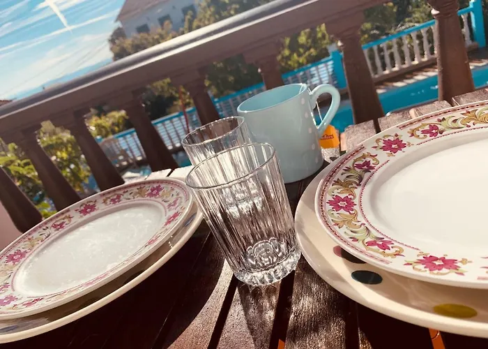 Belavista & Pool בית הארחה 4*